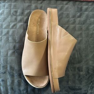 Kelsie Dagger NWOB Brooklyn Squish Slide